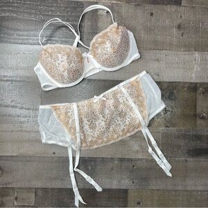 Victoria’s Secret Bridal Lingerie Bra and Garter Set size 34C - Medium/Large